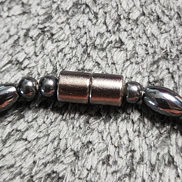 Hematite and Cat's Eye Beaded Bracelet With Magnetic Clasp - Picture 4 of 7